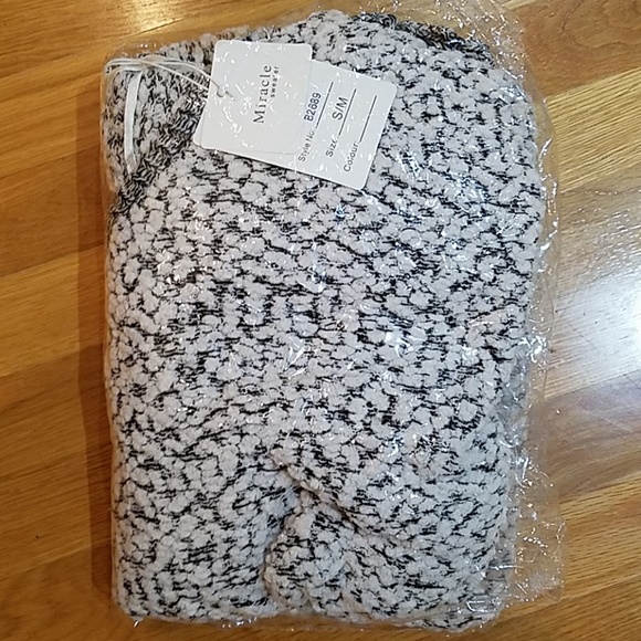 ❣HP❣Miracle Popcorn Pullover Hoodie Black & White - Picture 5 of 5